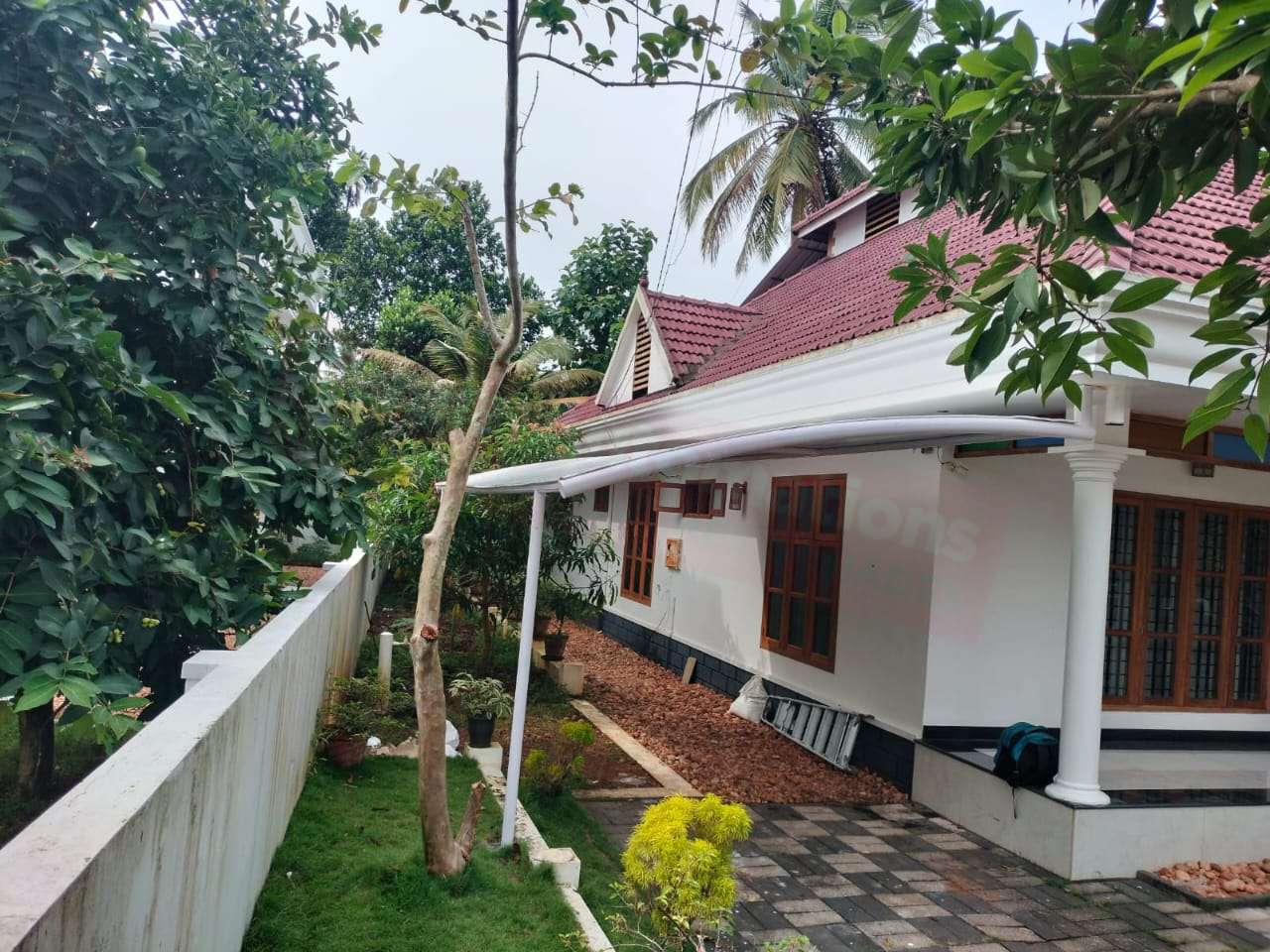 Modern tensile car porch design built in Konni, Kerala using latest cantilever and roofing styles